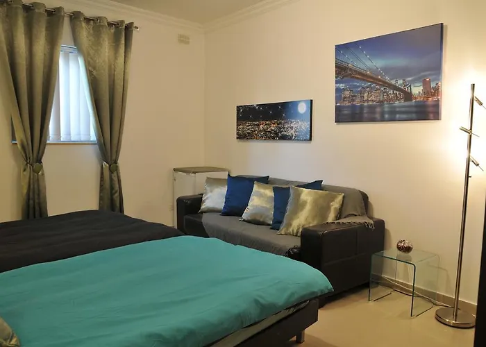 Luxury Marble Arch Сент Джулианс