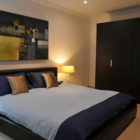 Luxury Marble Arch Apartment *